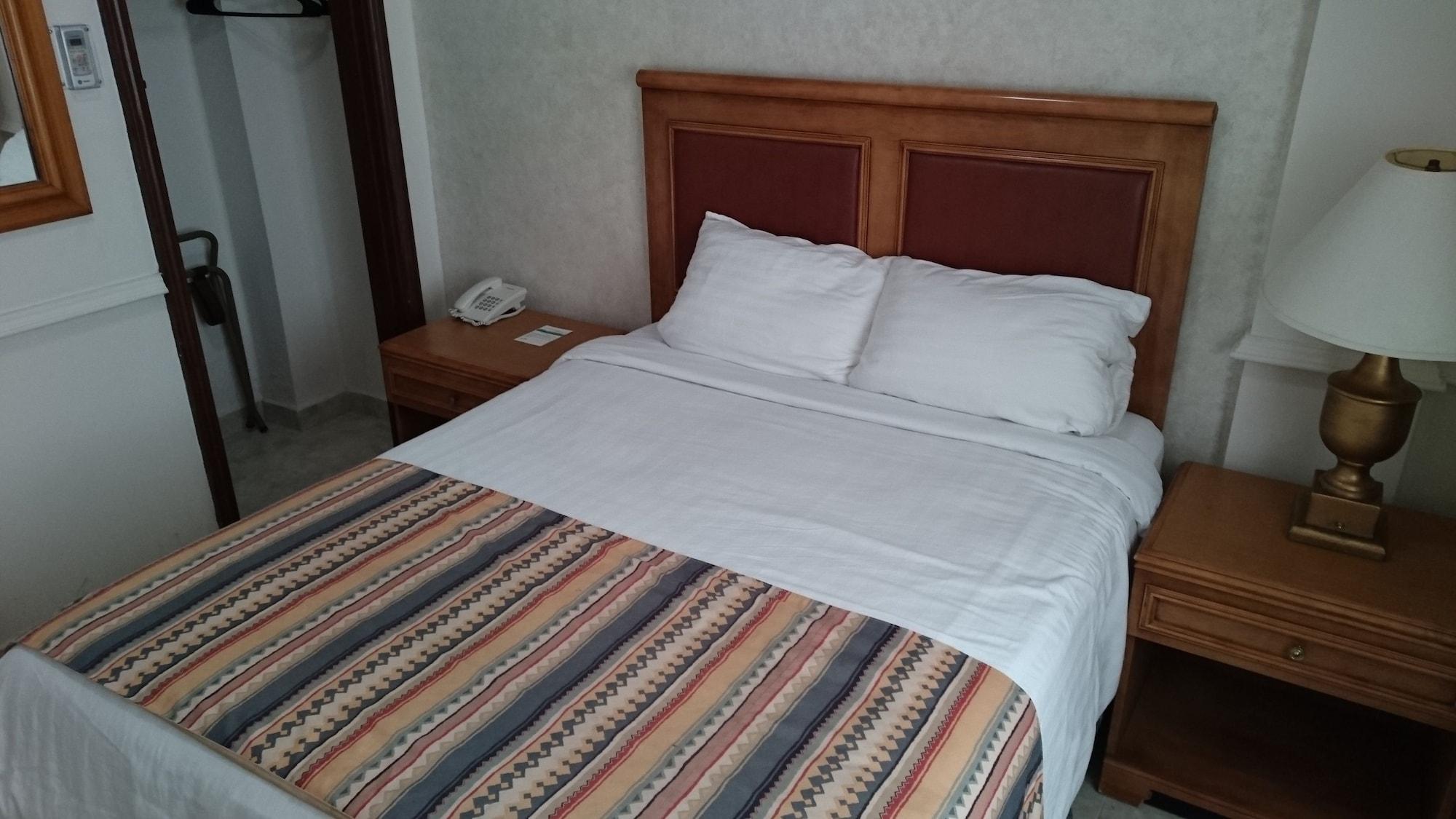 Savoy Express Hotel Torreon Exterior photo