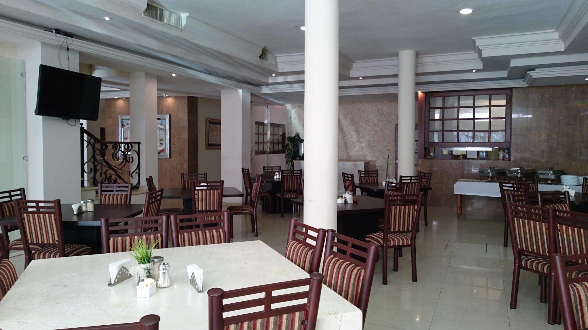 Savoy Express Hotel Torreon Exterior photo